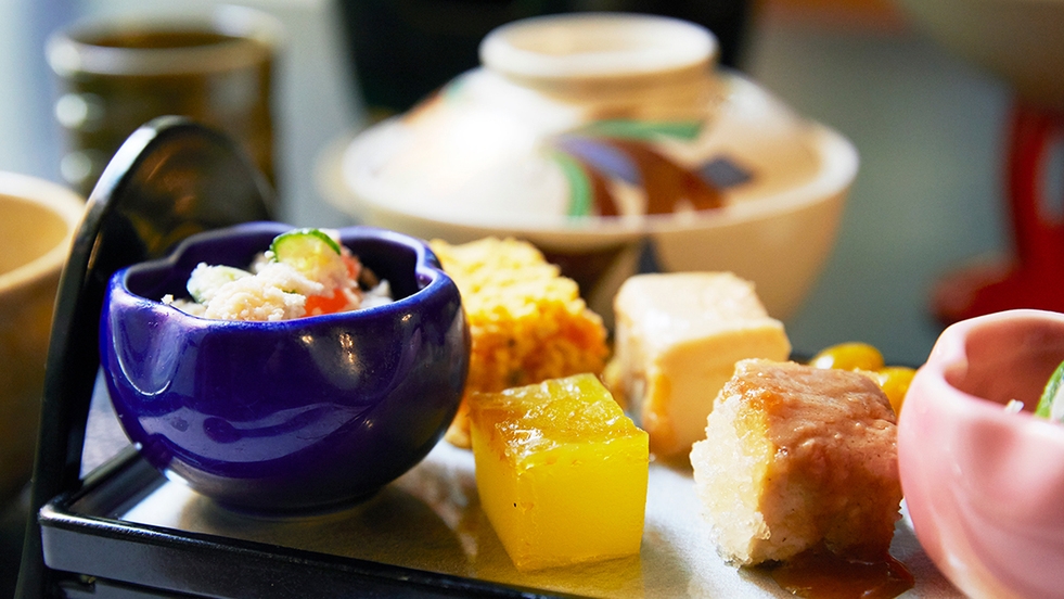 【２食付／基本料理】名物の自家製豆腐＋湯葉寿司をいただく、料理旅館の豆腐懐石料理