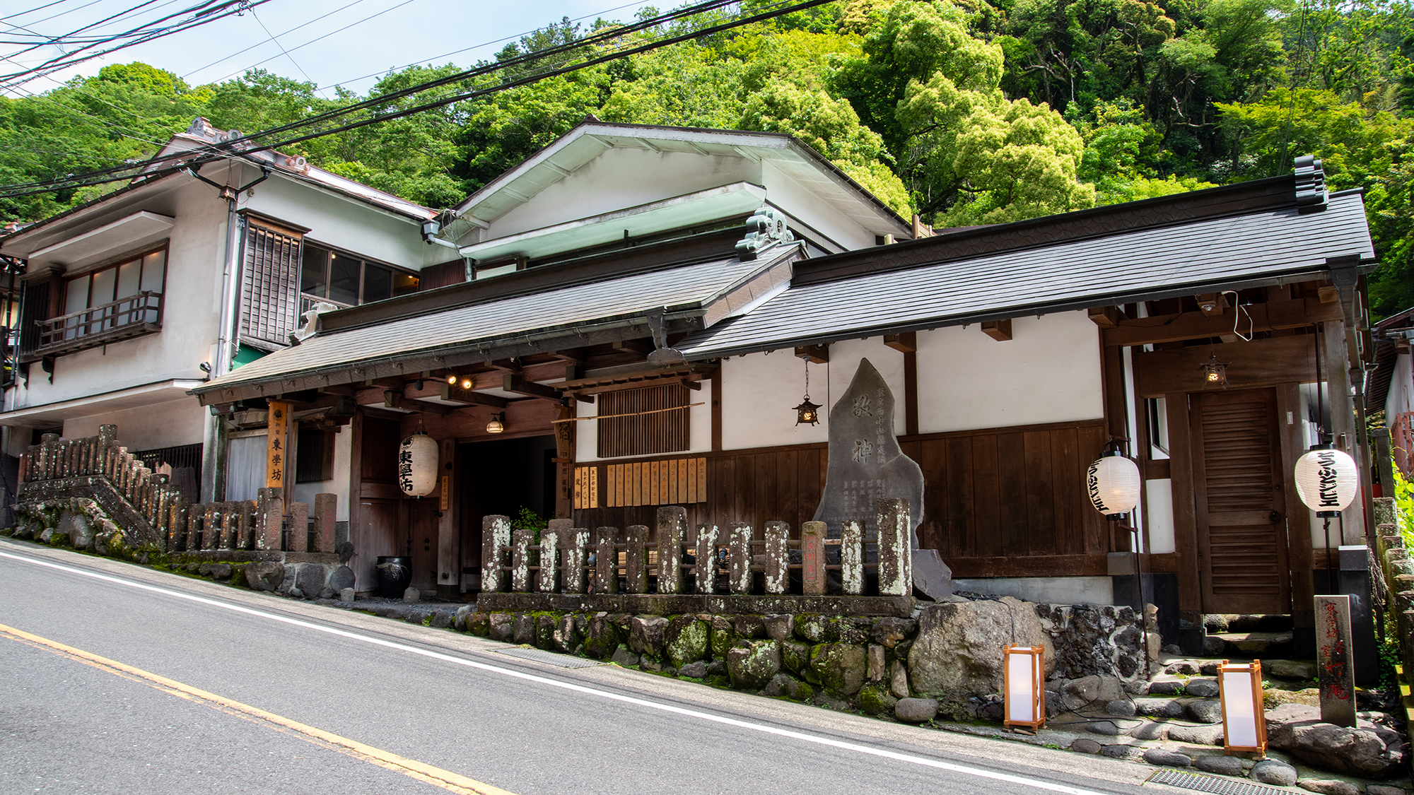 外観／首都圏から約1時間半。大山の豊かな自然の中で、ゆっくりとお寛ぎください。