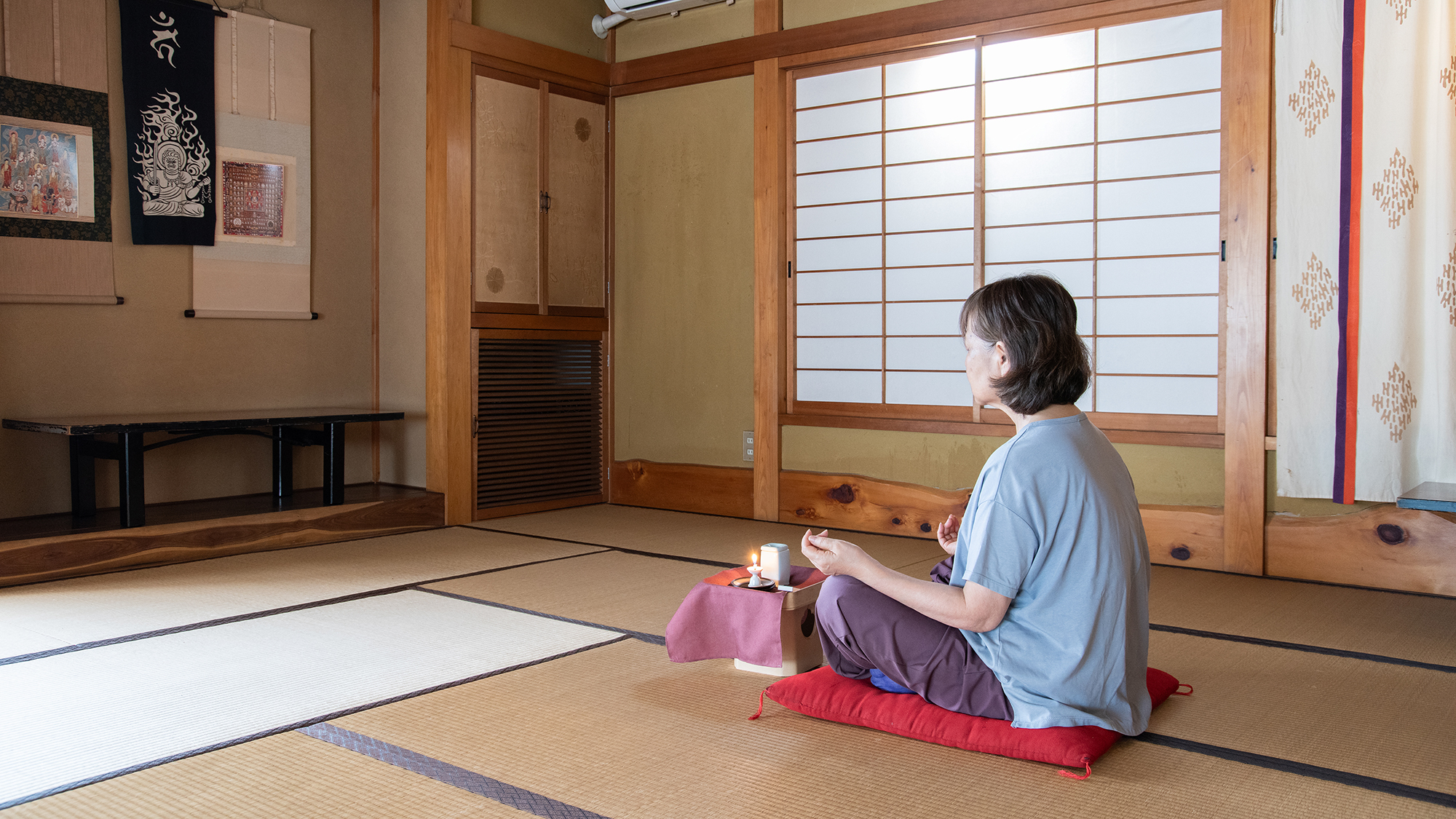 瞑想体験／多忙な日常を離れ、ゆったりと流れる時間の中で自身を見つめ直してみましょう。