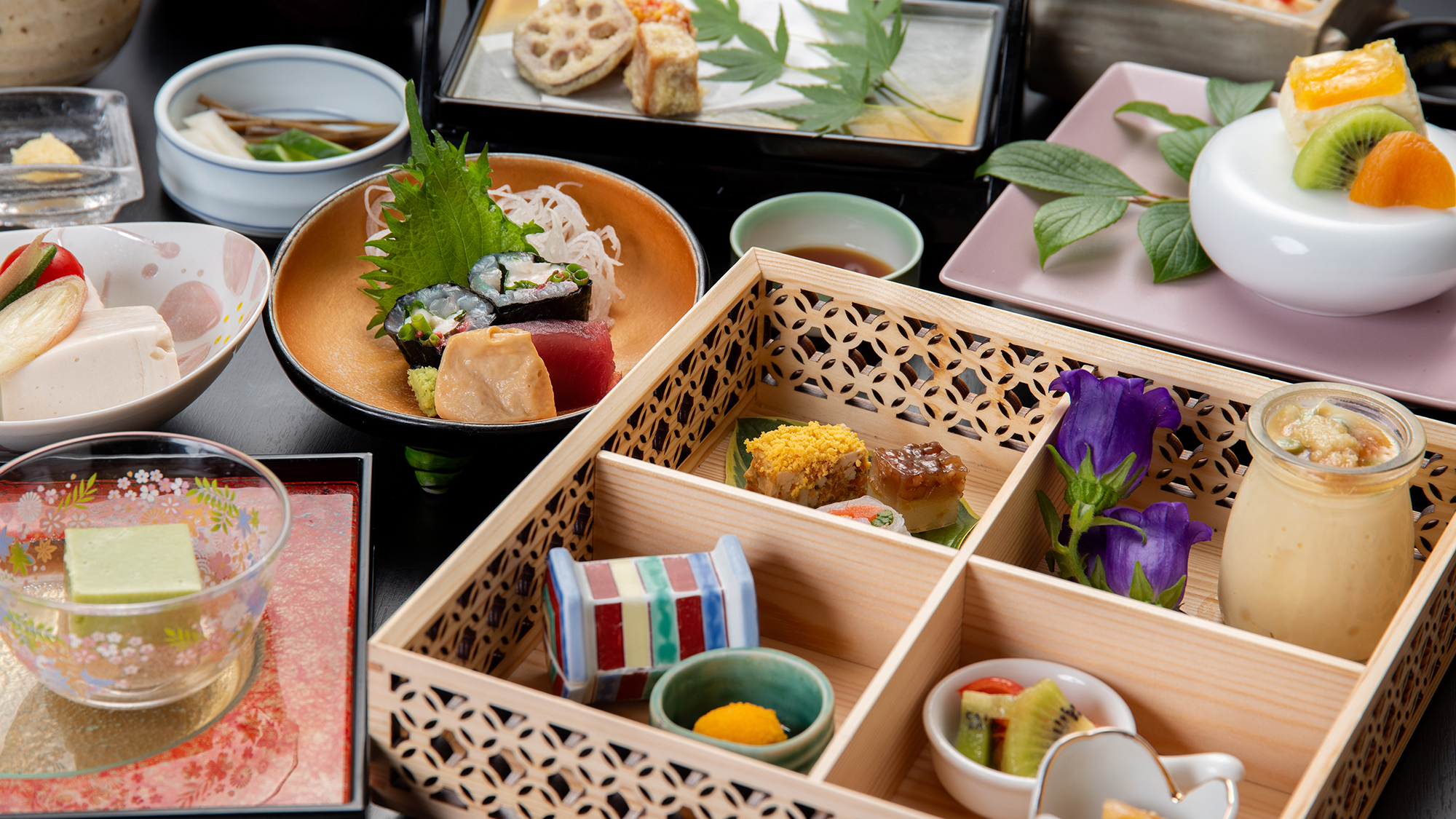 *ご夕食「豆腐懐石」／自家製豆腐料理と湯葉寿司が味わえる、当館基本の懐石料理です。