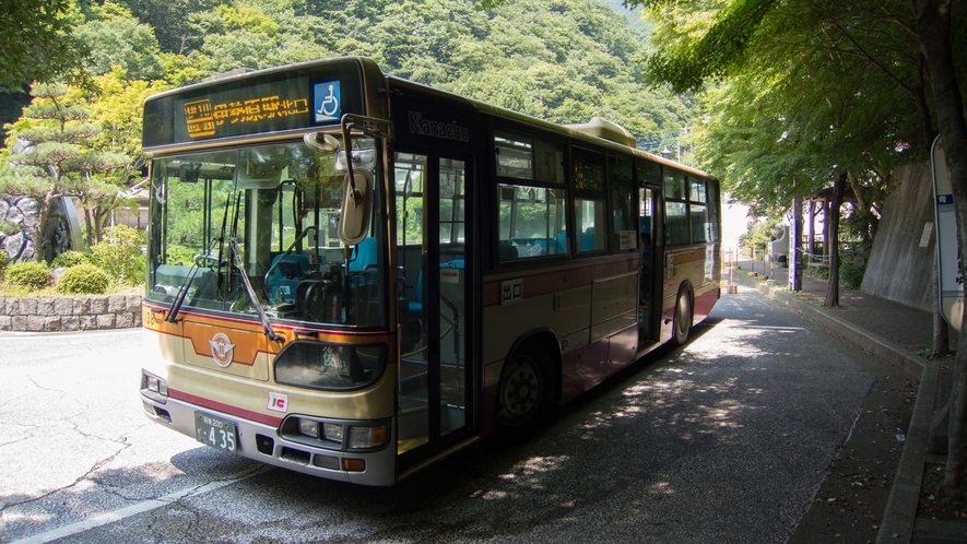 *伊勢原駅と大山ケーブルカー駅を結ぶ路線バス。