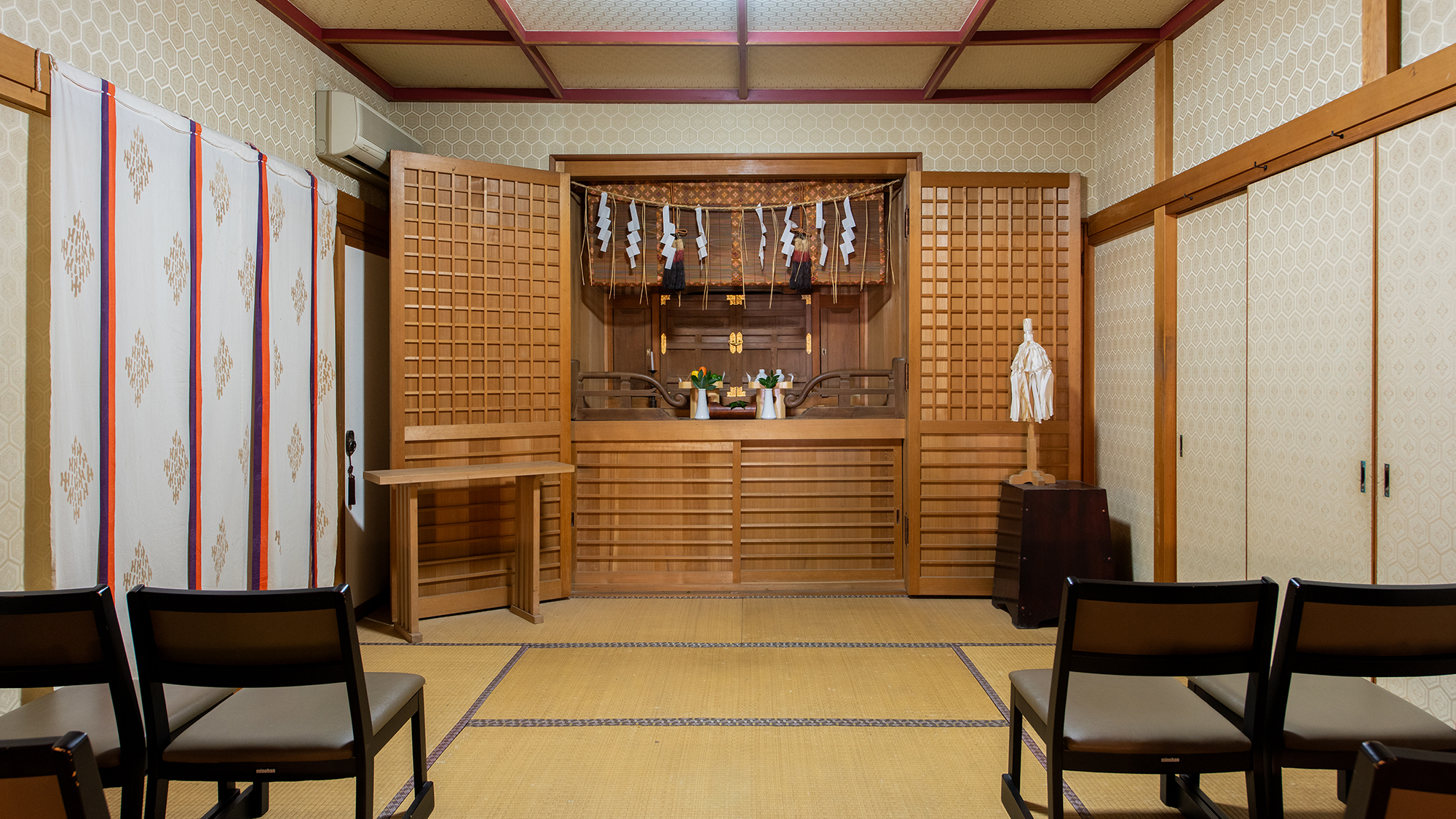 *ご祈祷／大山阿夫利神社に参拝する前に、旅の安全を祈願。