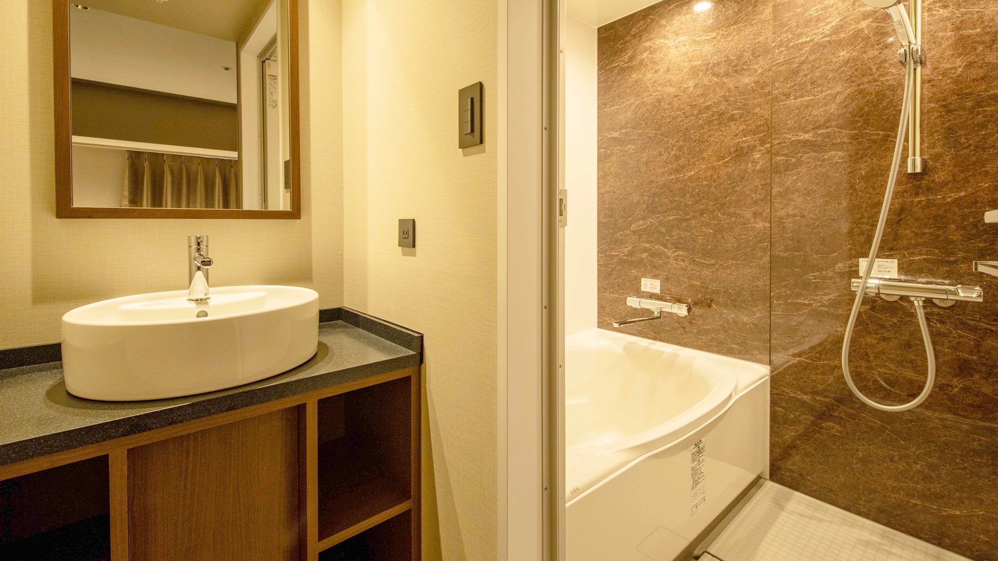 バスルーム　デラックスツイン　バスタブタイプ