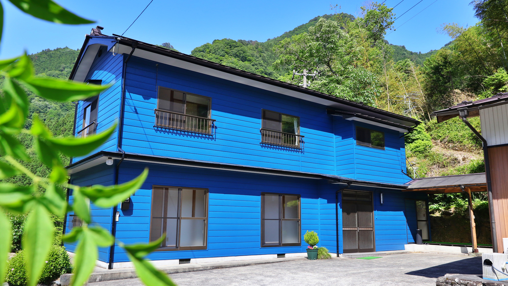 【外観】お山荘は祖谷渓谷の山奥にあります 