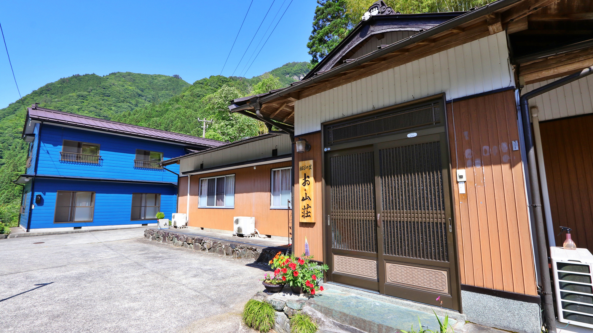【外観】お山荘は祖谷渓谷の山奥にあります 