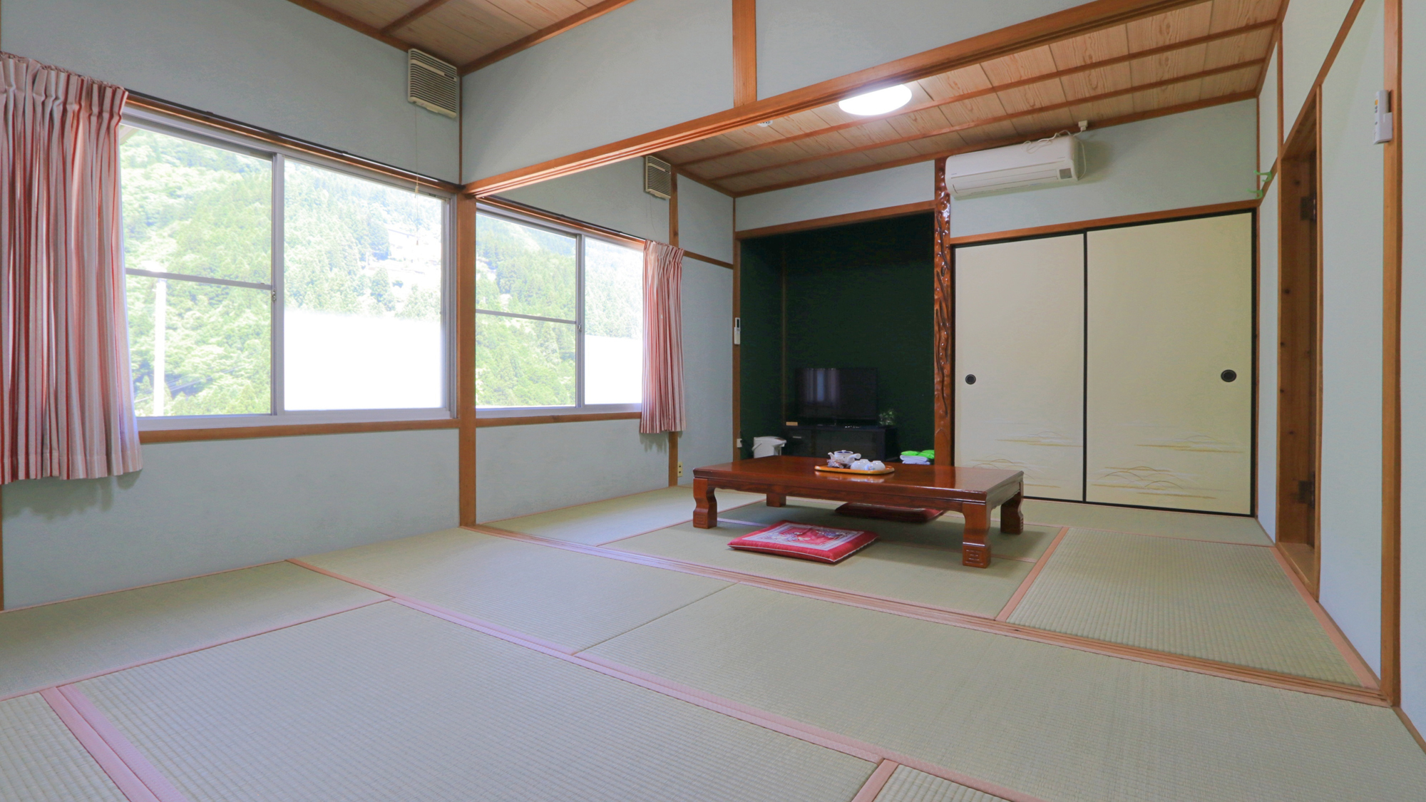 【客室（本館12畳和室）】大人数でのご宿泊に最適 