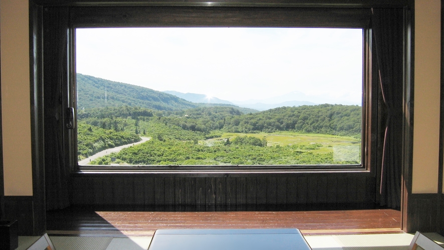 *【客室一例】大きくとられた窓から、美しい風景をお楽しみ頂けます！
