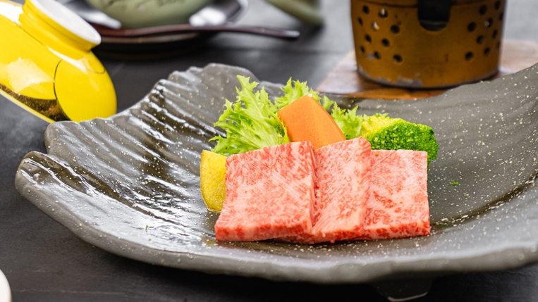  【基本プラン】A5ランク国産牛と色彩豊かな自慢の料理、心温まるおもてなしを♪