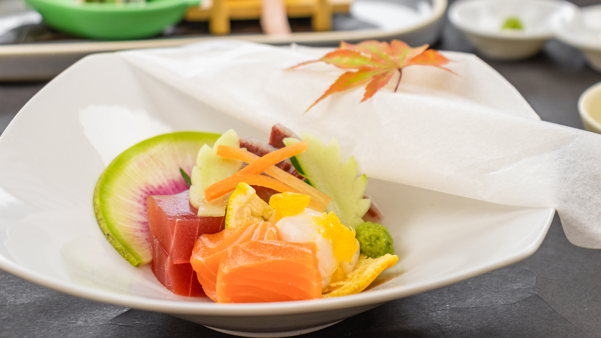 2025年11月12月《お献立一例》お造り：鰤　、鮪角造り、密柑小柱、サーモン♪