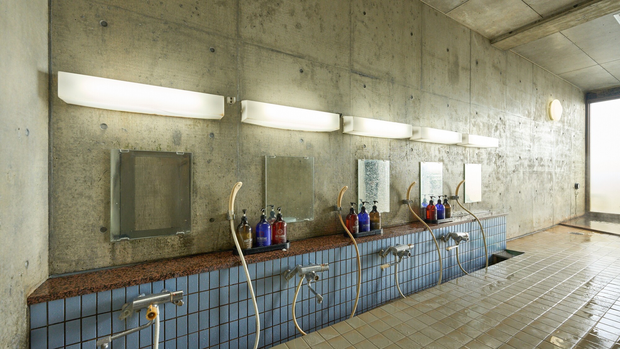 【露天風呂　男湯】洗い場