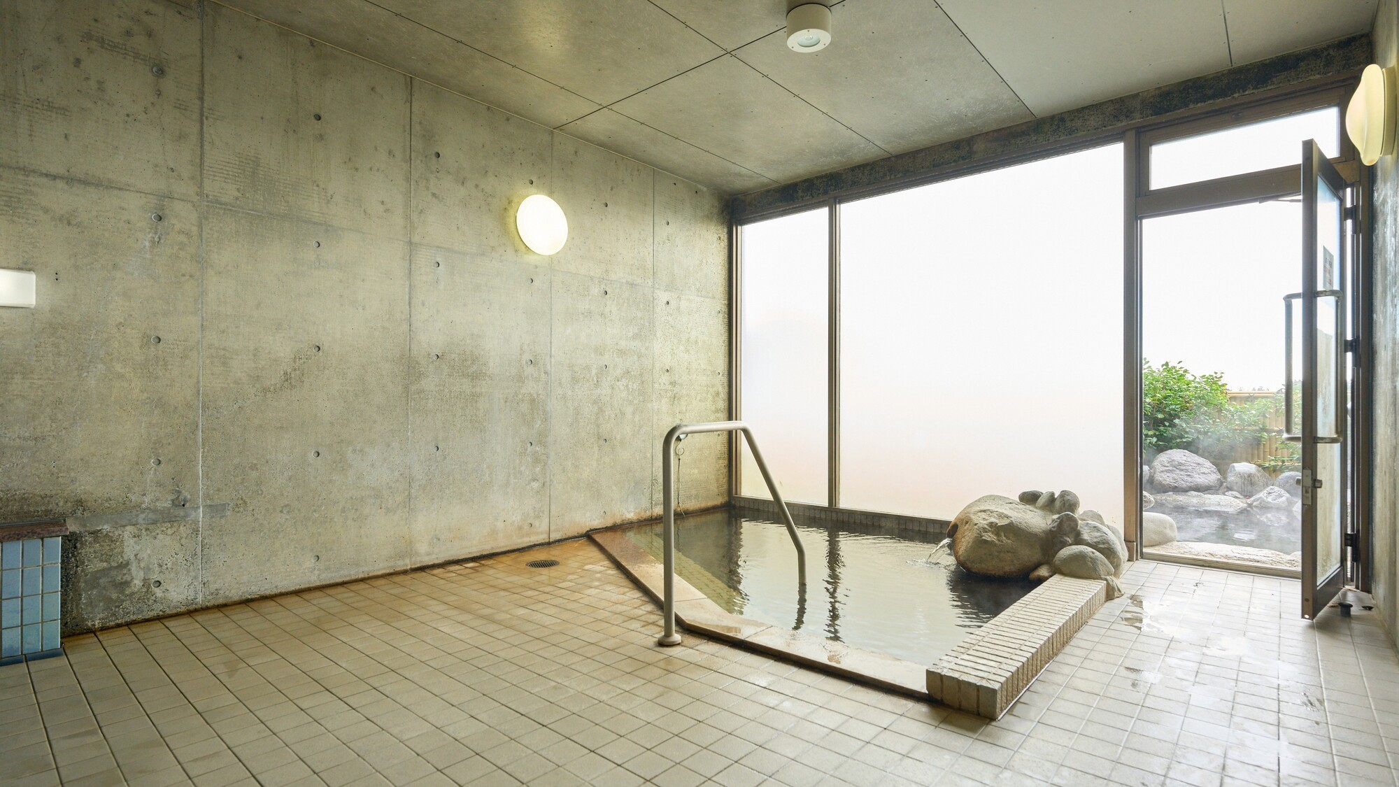 【露天風呂　男湯】内風呂