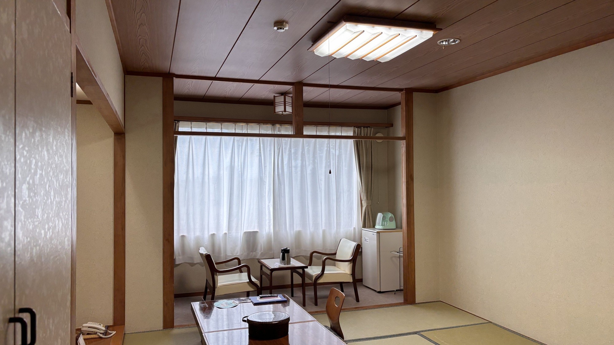 旅館ならではの心地よさを感じる和の客室