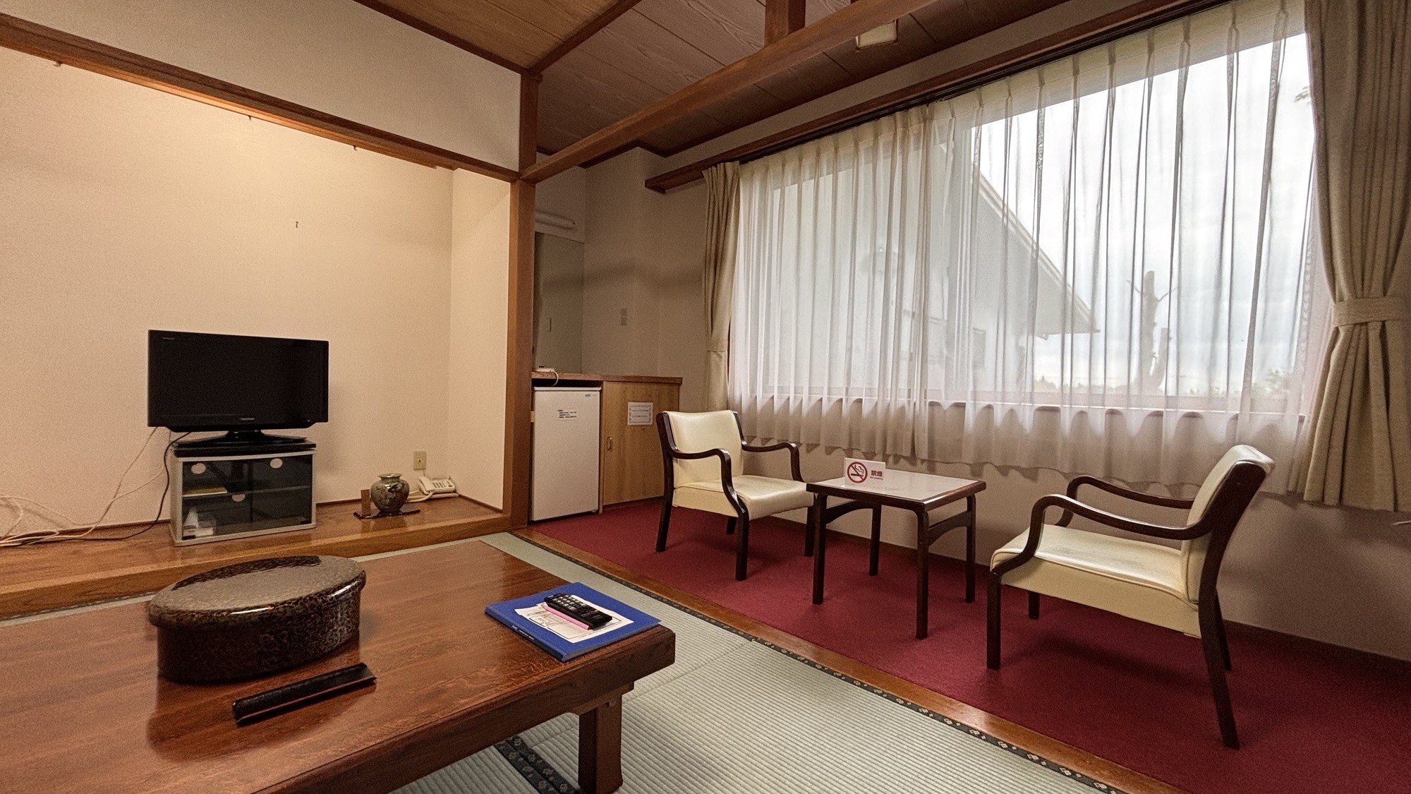 温泉とともに愉しむ、落ち着きの和の間