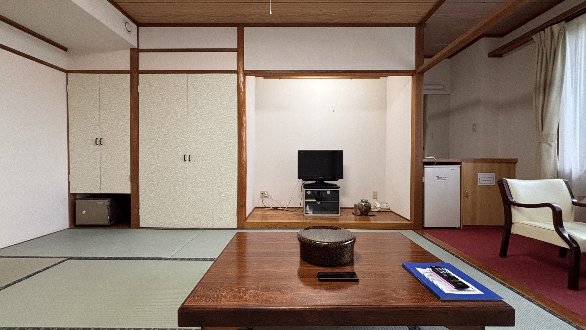 旅館ならではの心地よさを感じる和の客室