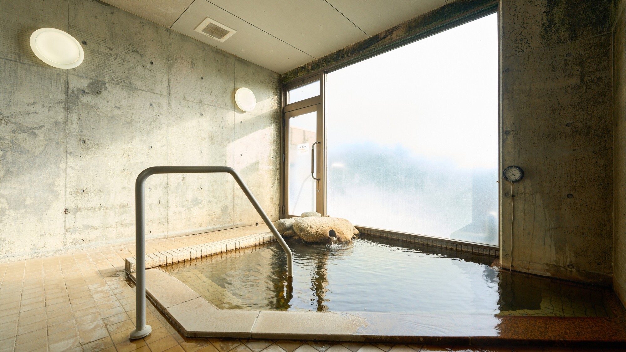 【露天風呂　女湯】内風呂