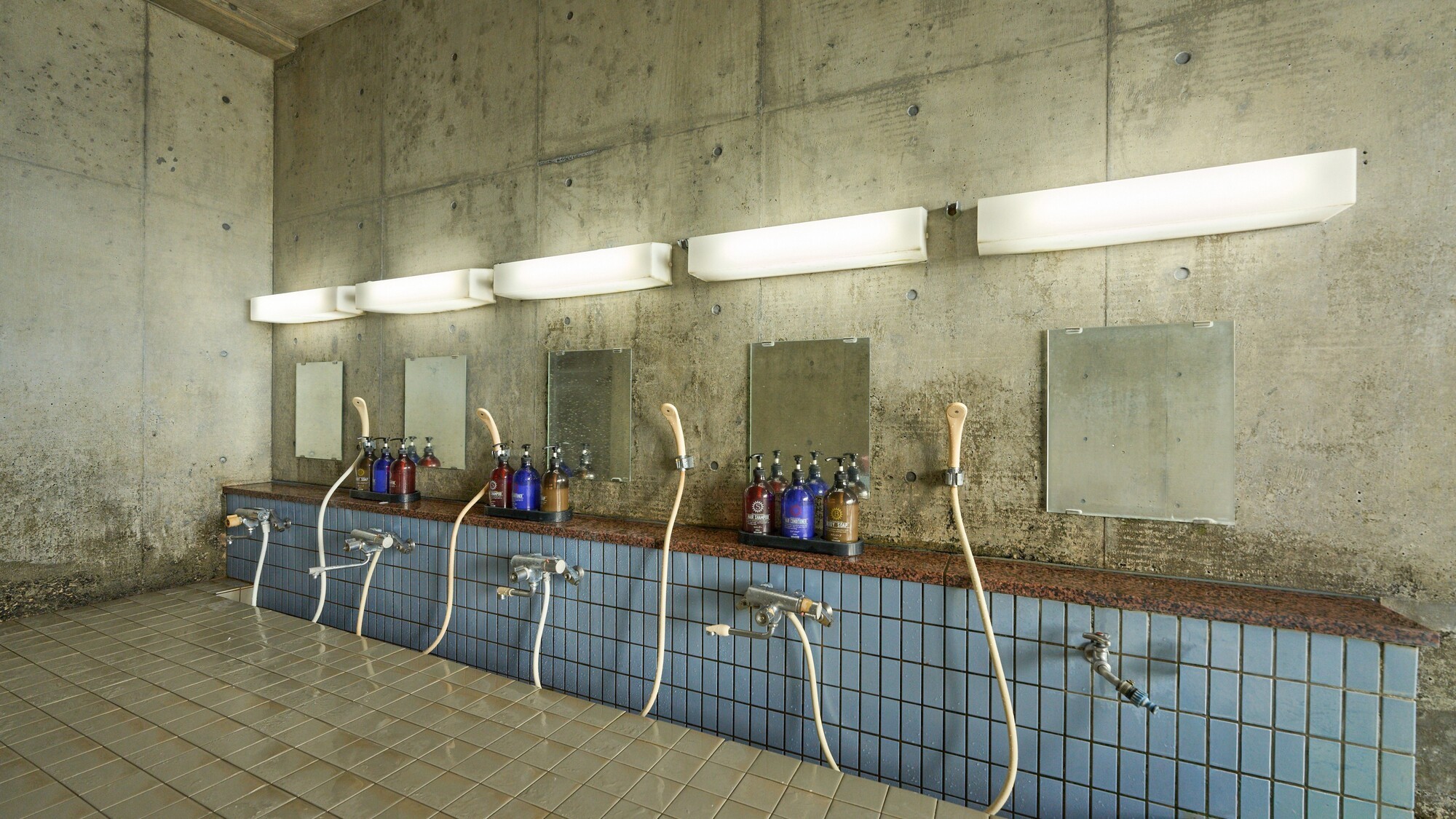 【露天風呂　男湯】洗い場