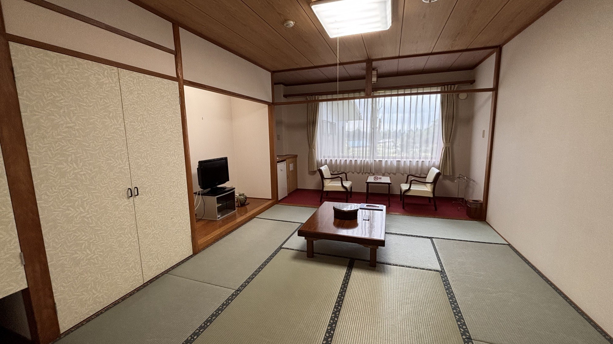 温泉とともに愉しむ、落ち着きの和の間