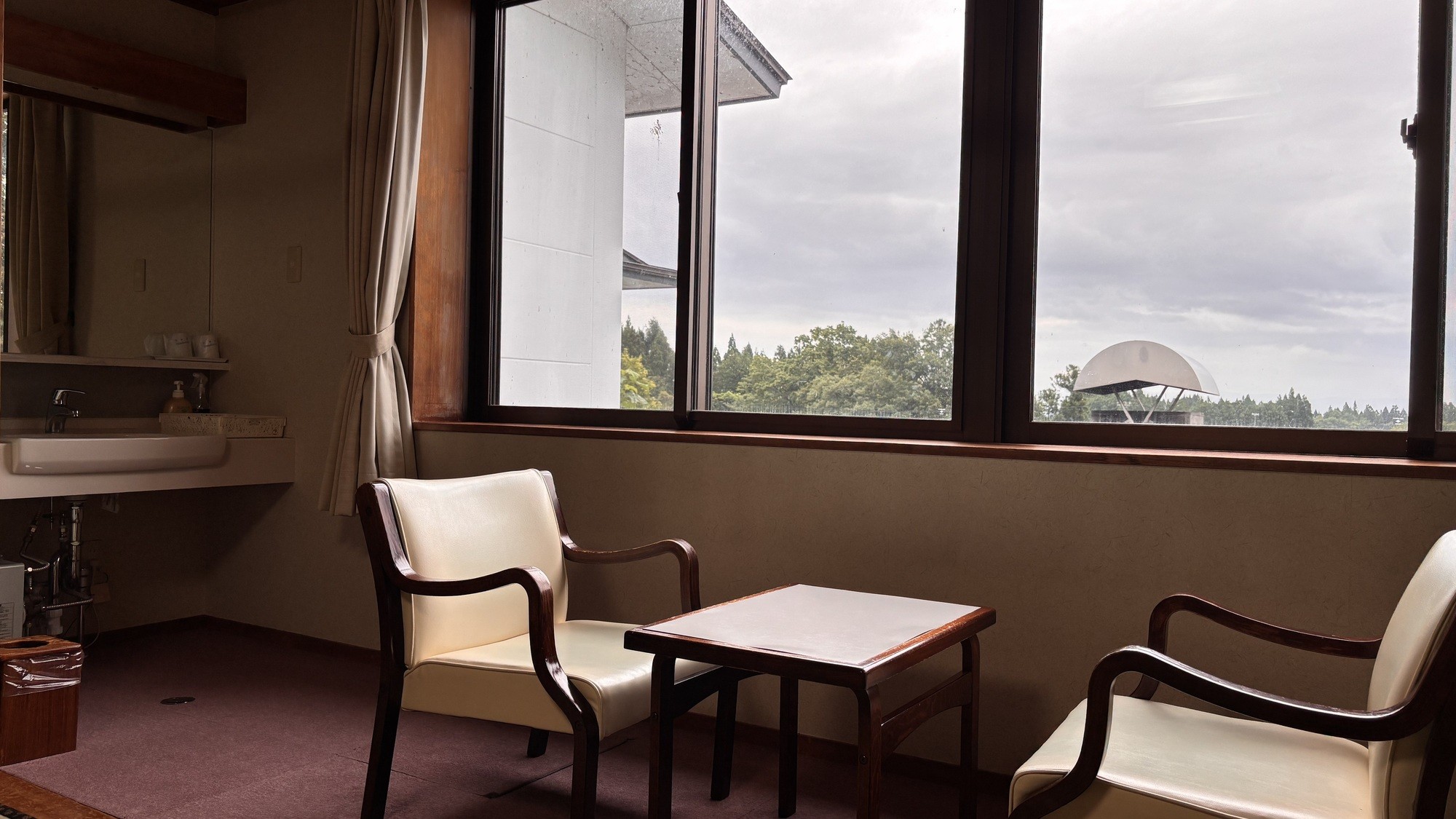 広縁に腰かけて、のんびり過ごす和の時間