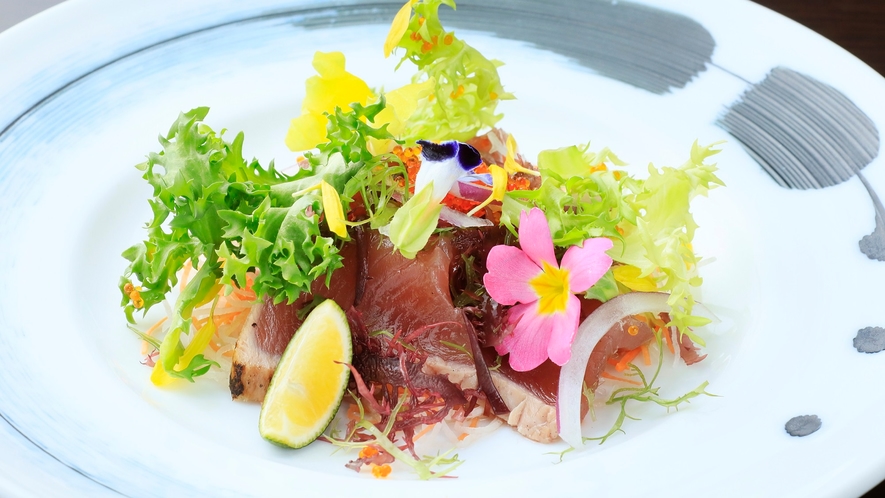 ◆夕食/洋皿：旬の魚を用いたカルパッチョ