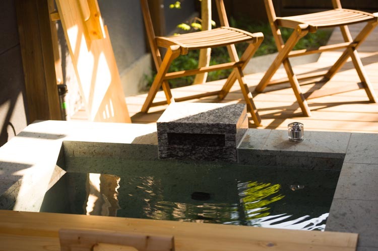 An example of an open-air bath with a guest room