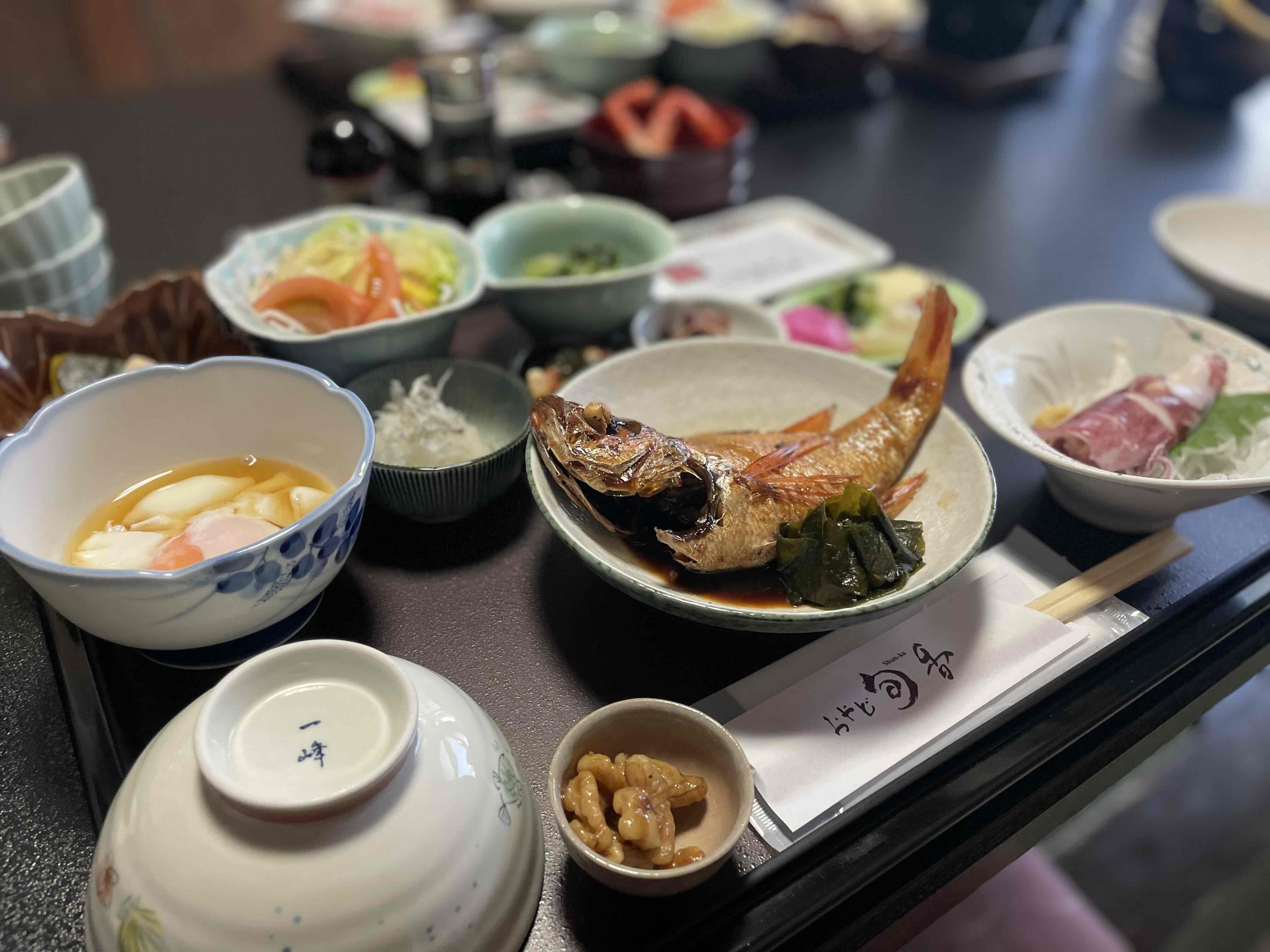 現金特価　鮮度抜群！船上活〆イカ姿盛旬香会席！但馬牛ロールステーキ！12品以上豪華和朝食・鮑陶板焼