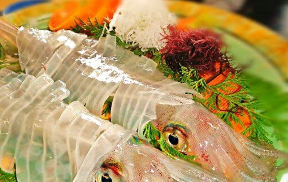 現金特価　活イカ姿盛付旬香会席！旬香特製 但馬牛ロールステーキ！12品以上の豪華和朝食・鮑陶板焼