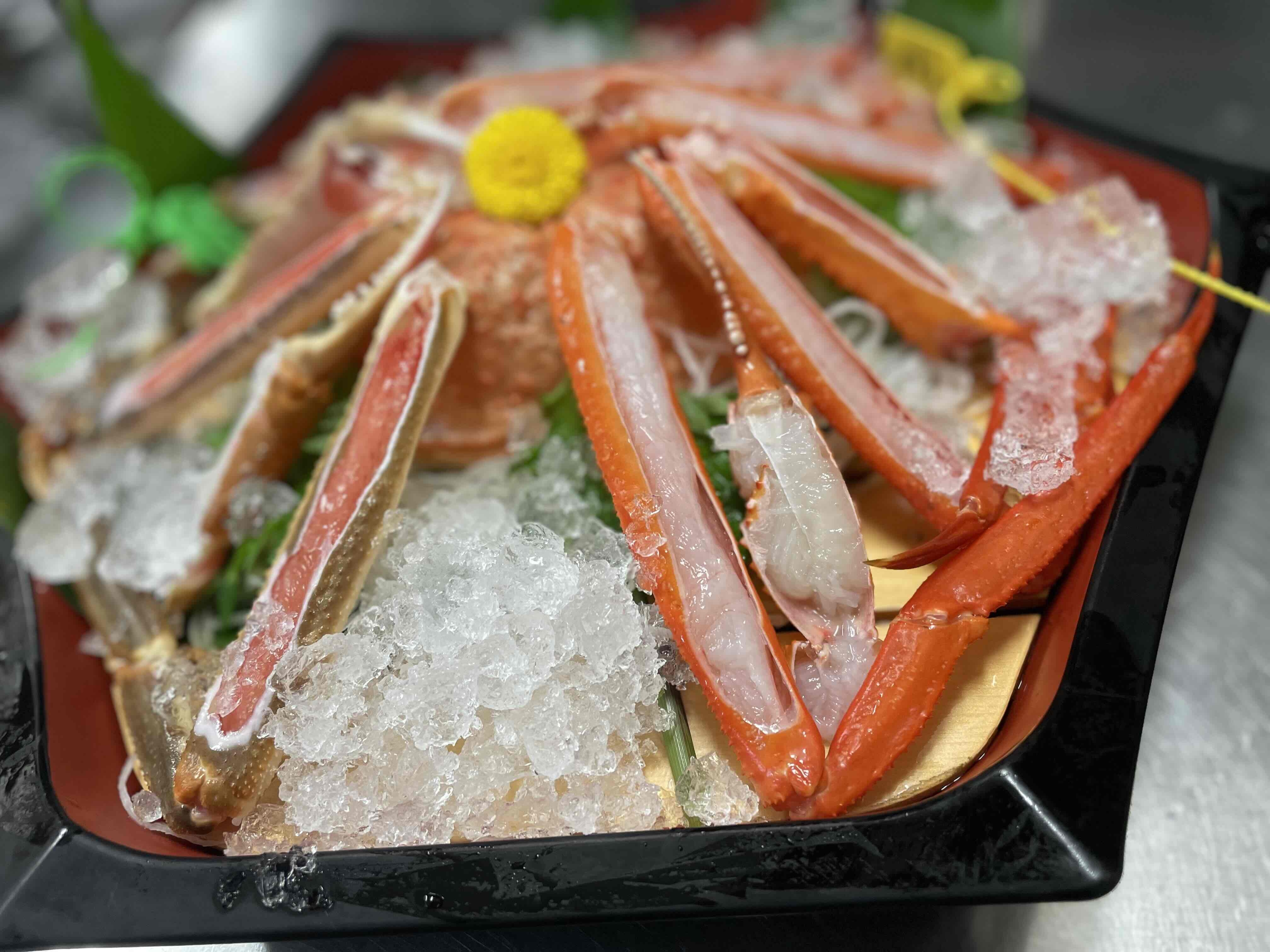 頂上決戦！香住ガニと松葉ガニの食べ比べ各1杯ずつ「刺身、鍋、焼蟹」　朝食にのど黒煮つけ・鮑陶板焼付