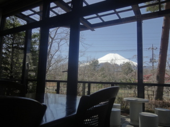 食堂から見える富士山です