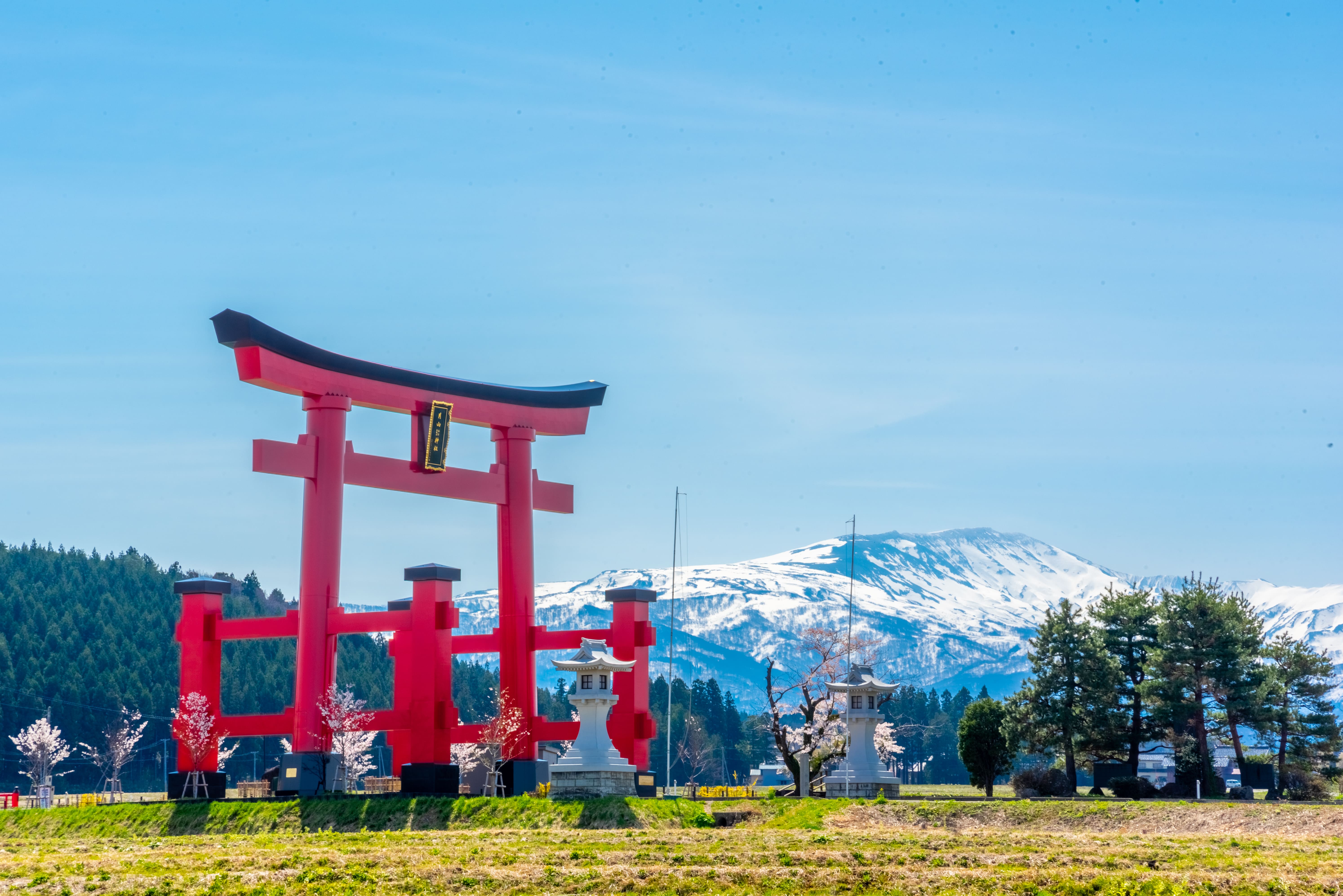 月山と大鳥居