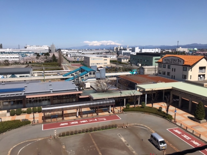 駅と当館