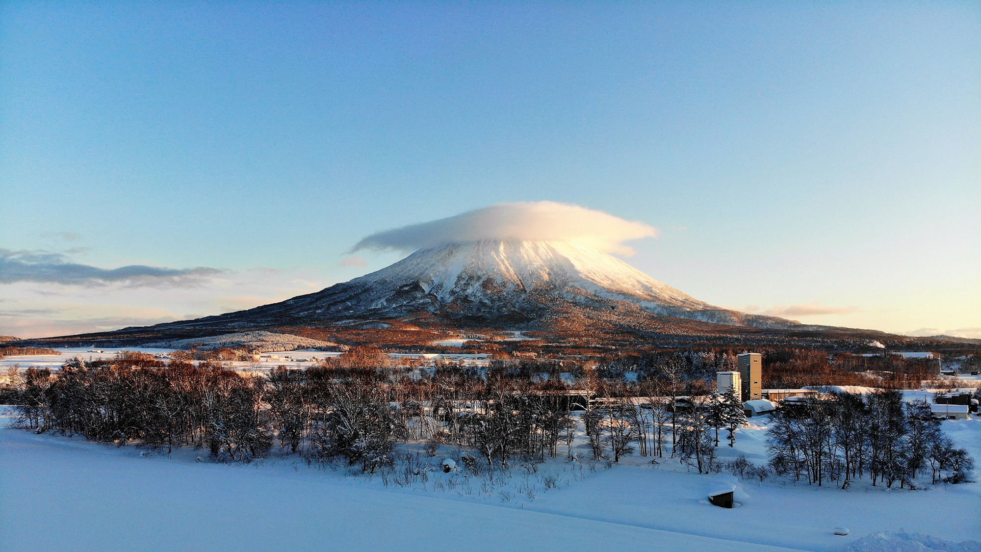 冬の羊蹄山