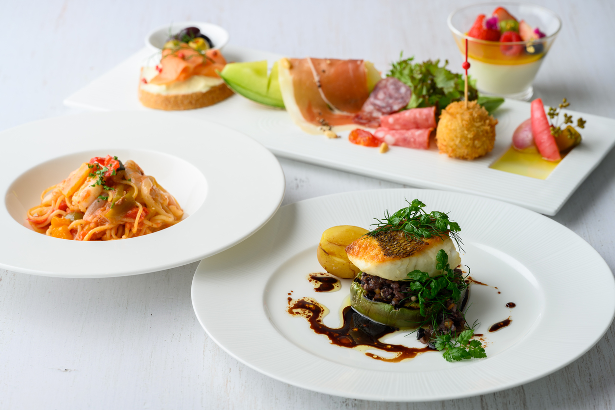 【2食付】ホテルで優雅な夕食！マレドールの「洋風ディナー」付