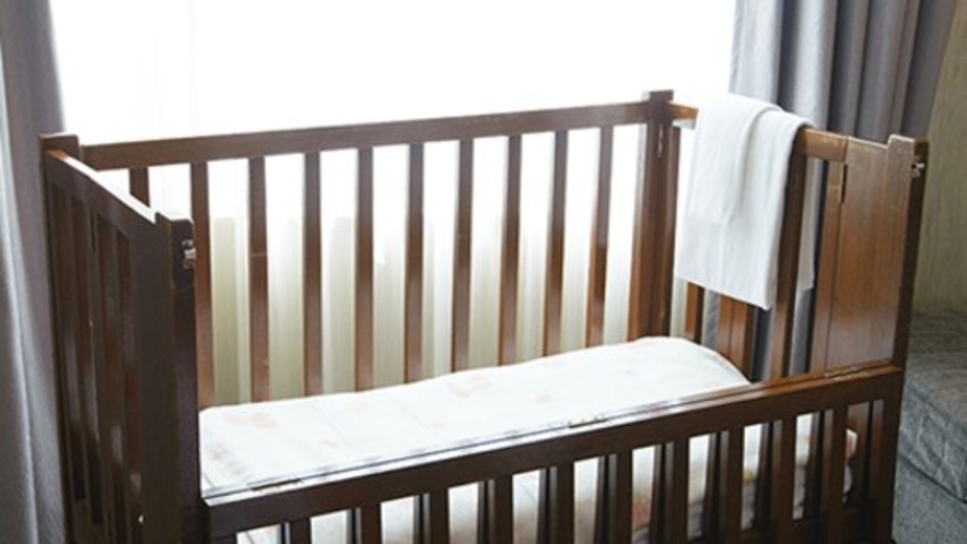 1歳未満の赤ちゃん用ベビーベッドは無料で貸出しております。(ご予約はホテルまでお問い合わせ下さい)