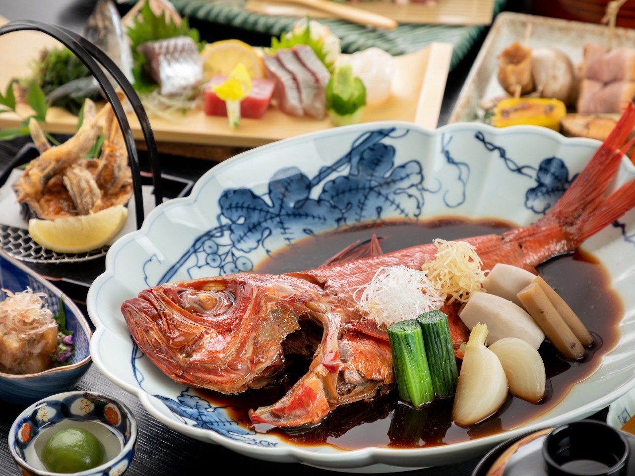 ＜お盆限定＞夏休みの海旅行！海遊亭自慢のタレで煮上げた「金目鯛姿煮」＜2食付＞事前カード決済