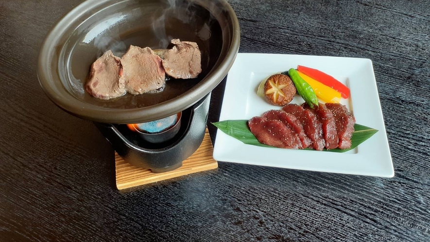 「秋の絶品ジビエ」伊豆の鹿肉食べ比べ　※写真はロースのみ