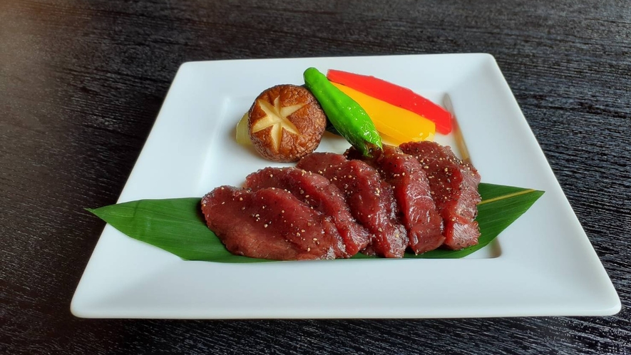 「秋の絶品ジビエ」伊豆の鹿肉食べ比べ　※写真はロースのみ