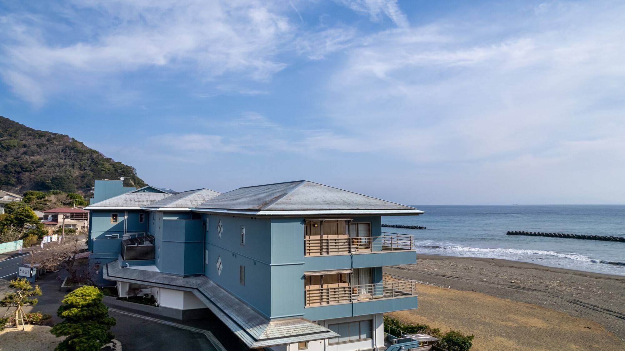 鮮やかな水色の外観に生まれ変わりました。