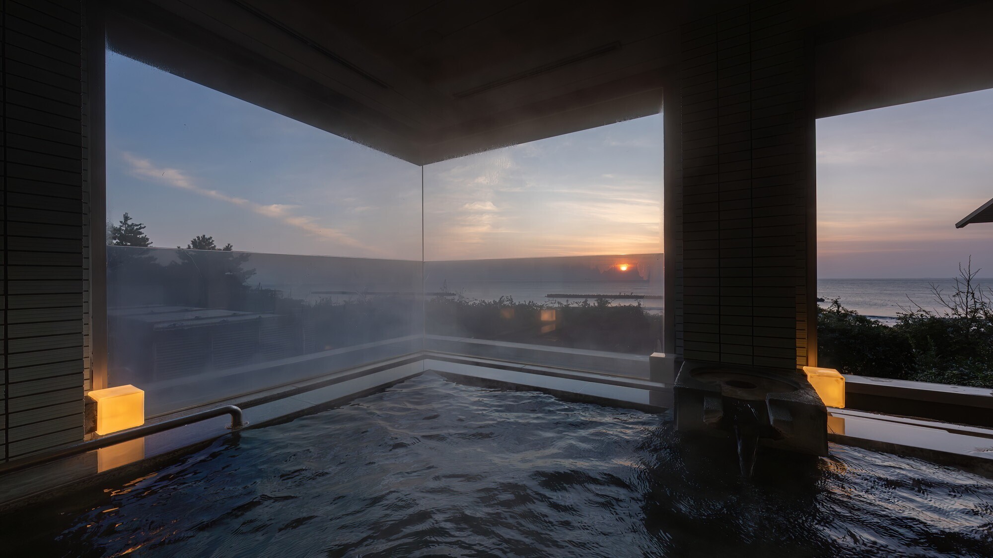 早起きした朝は、朝焼けと河津温泉の湯で癒しのひと時をお過ごしください。