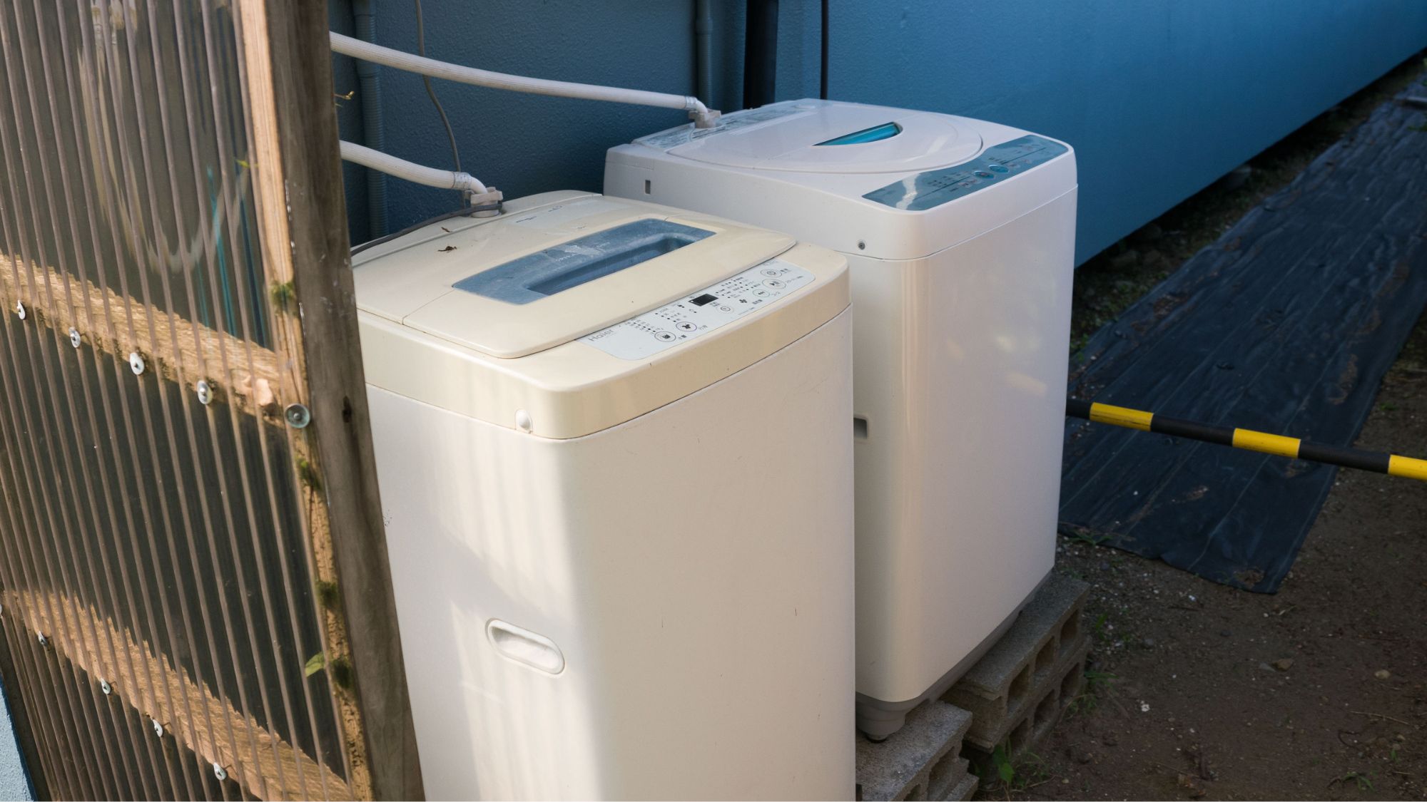 当館裏手に洗濯機のご用意がございます。