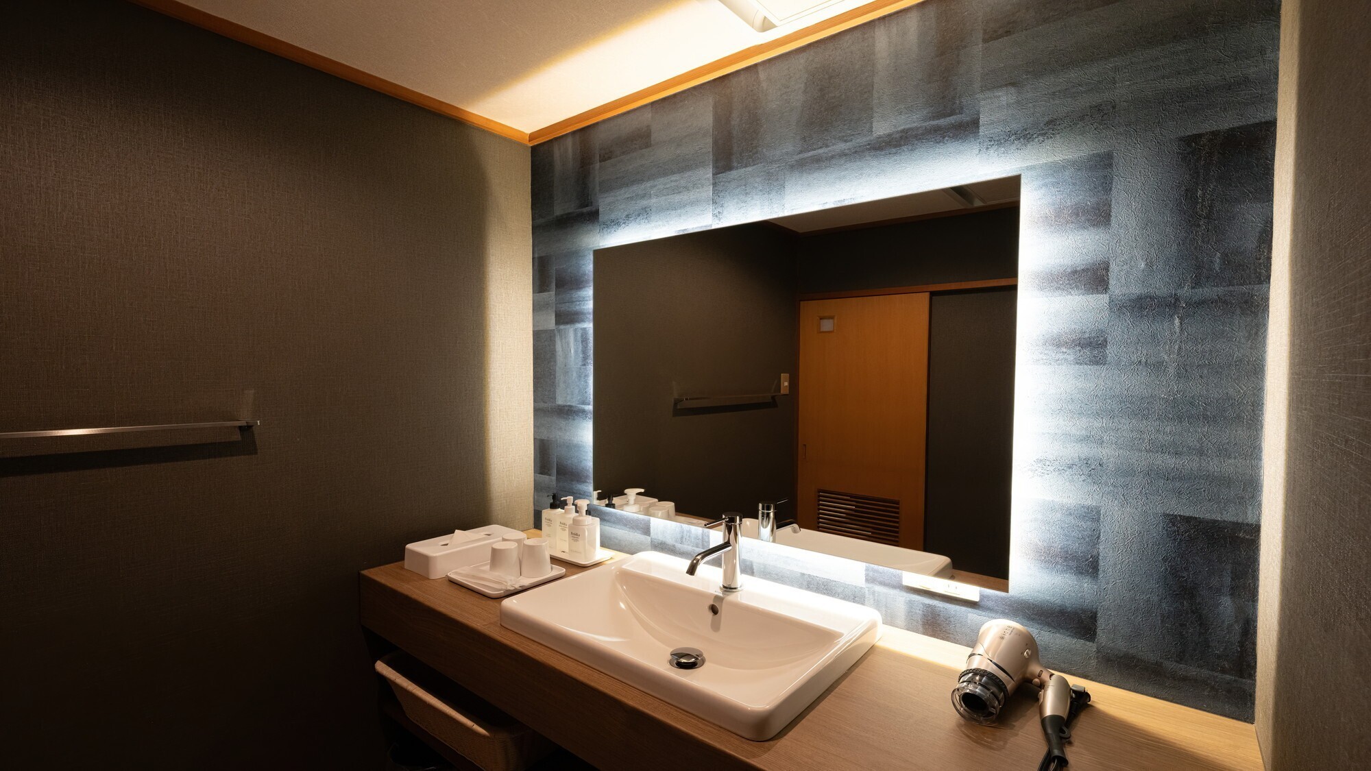 客室｜洗面台も綺麗に使いやすくリニューアルしました。