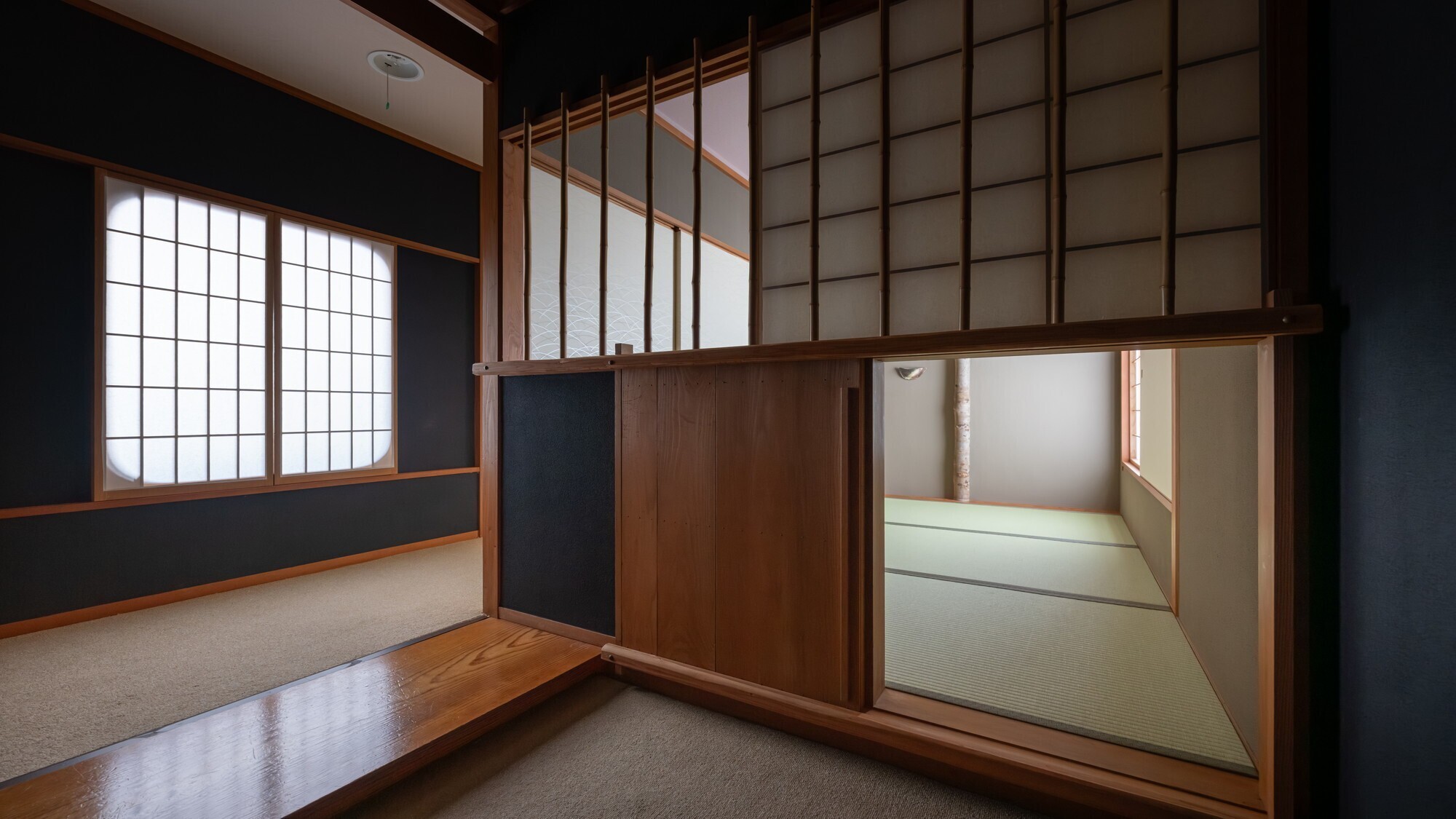 客室｜【温泉露天風呂付（ひのき）】モダン和室～小上がりベッド～