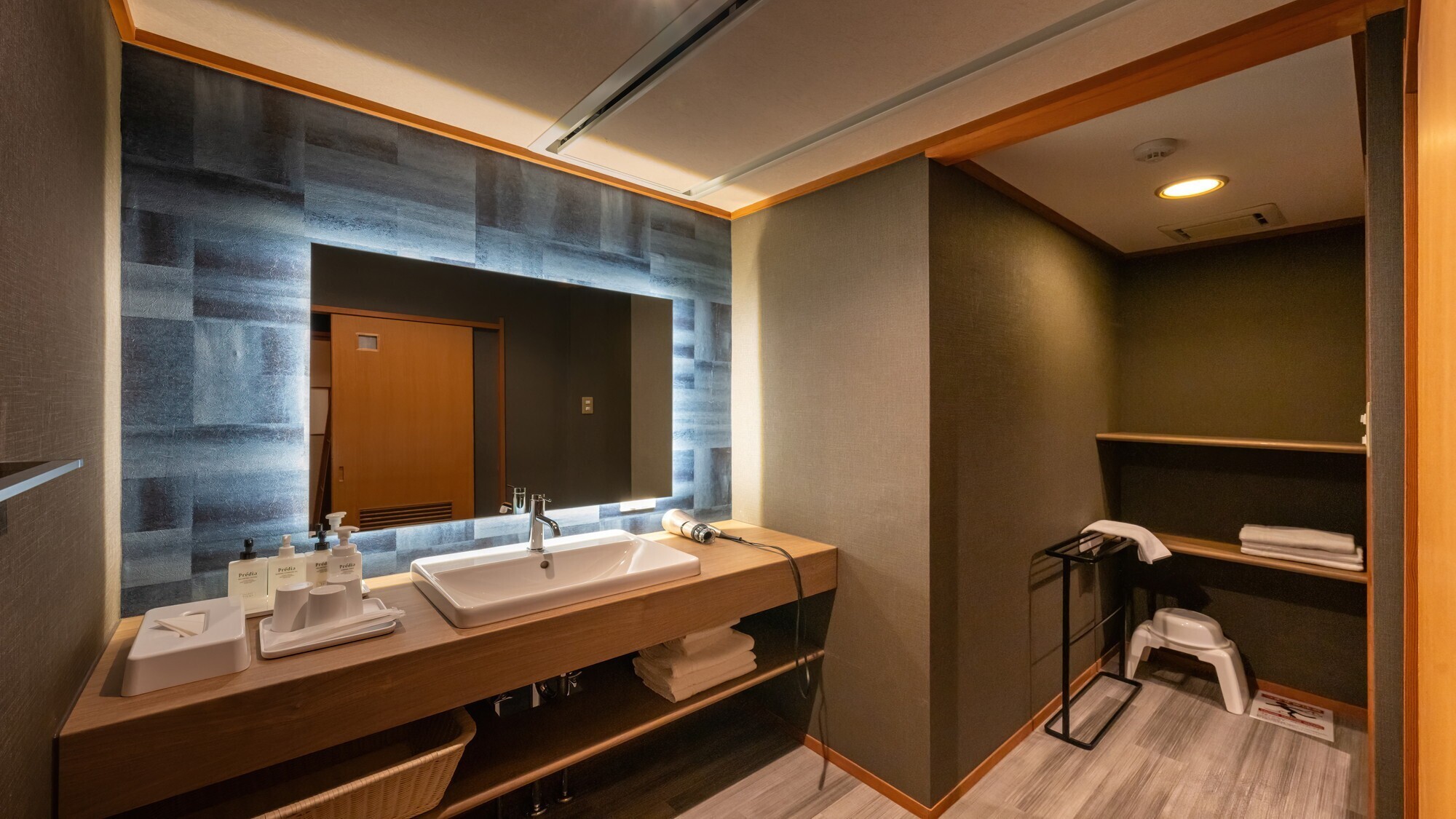 客室｜洗面台も綺麗に使いやすくリニューアルしました。