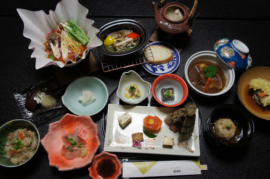 富士屋　スタンダードプラン　料理長自慢の里山会席料理をご堪能下さい。