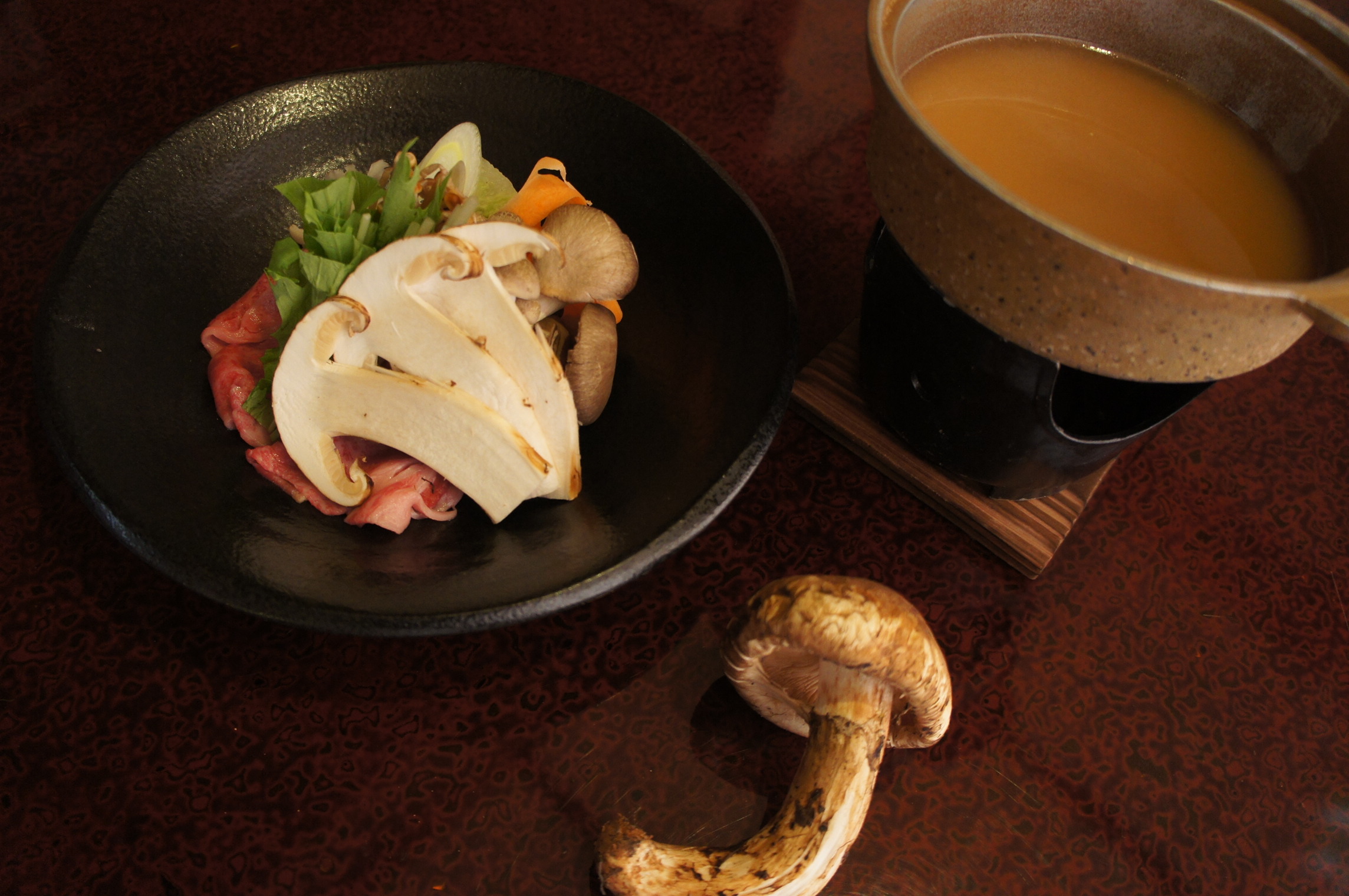 松茸と信州キノコの味噌風味鍋