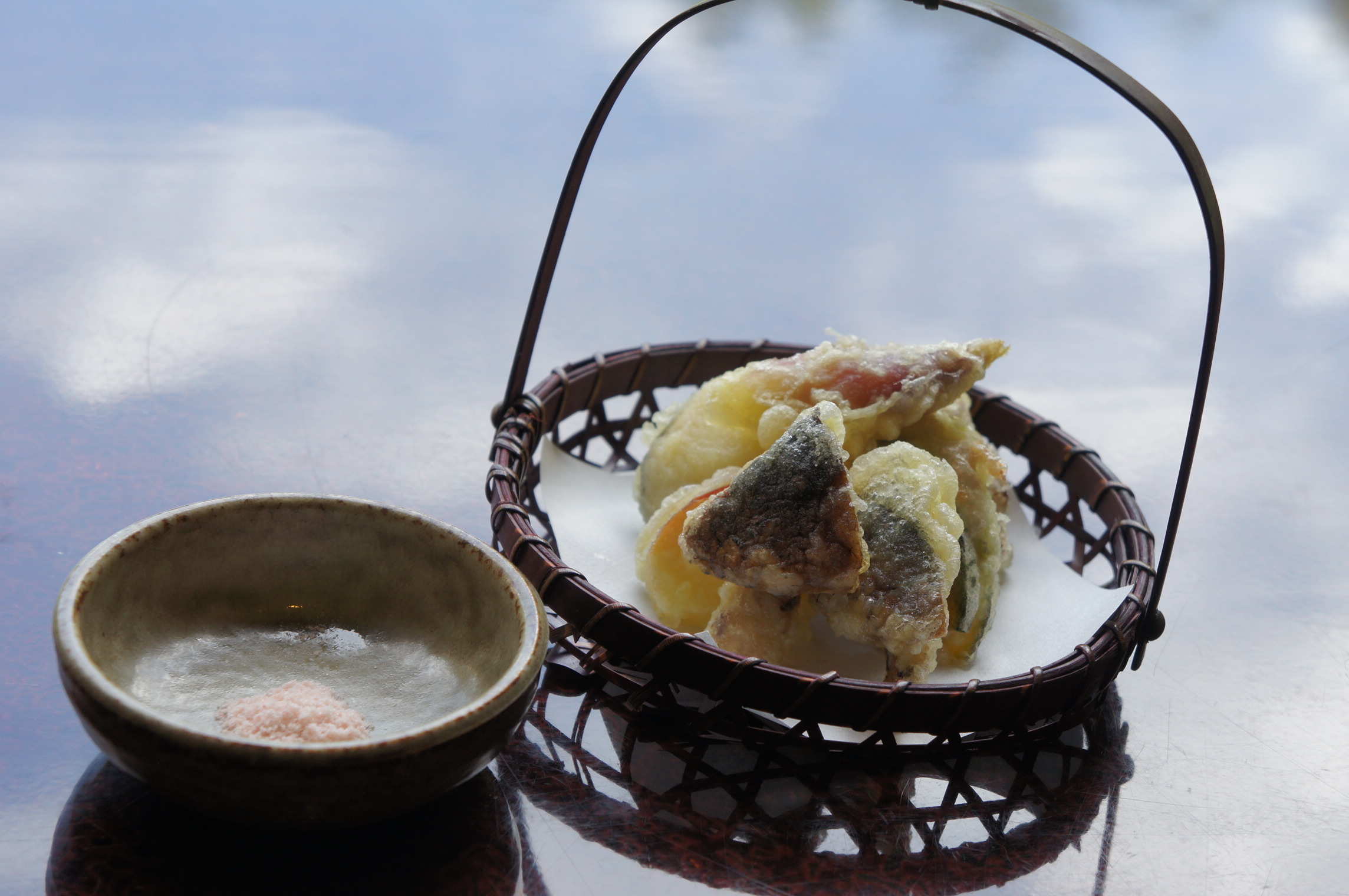 松茸の天ぷら　地物野菜の天ぷらを添えて