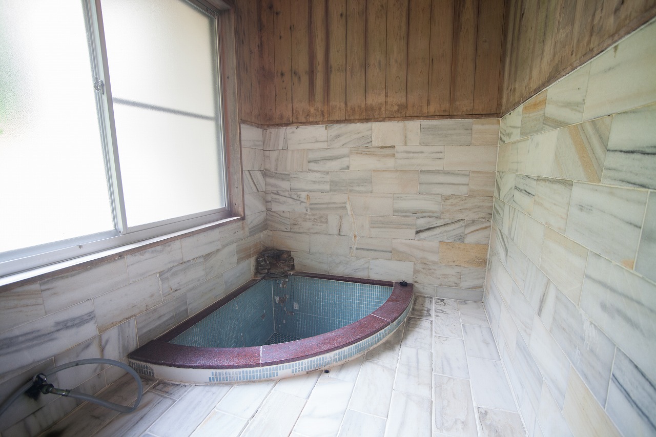 和室１５畳　天然温泉風呂付き客室　浴室
