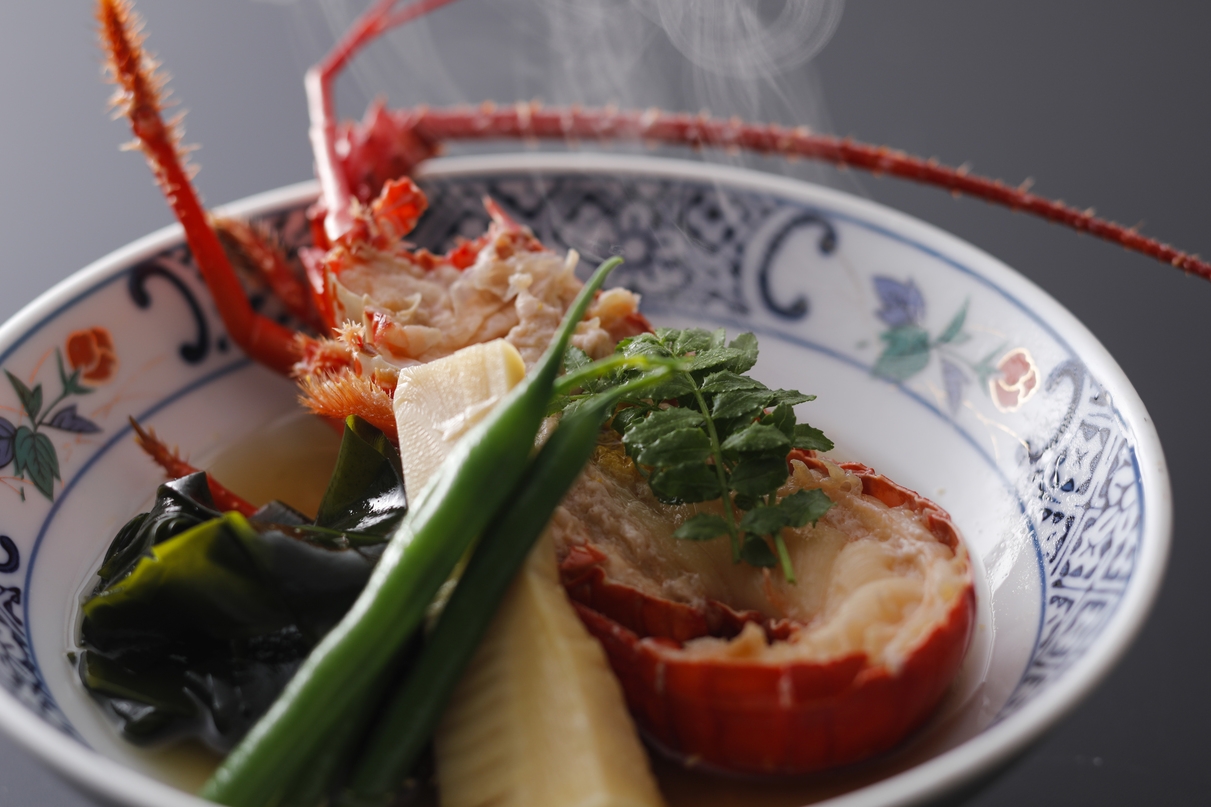 【ひとり旅専用♪】ひとりでも贅沢に！あわびのお造りと伊勢海老の具足煮　朝は焼きたてのパンをお部屋で♪