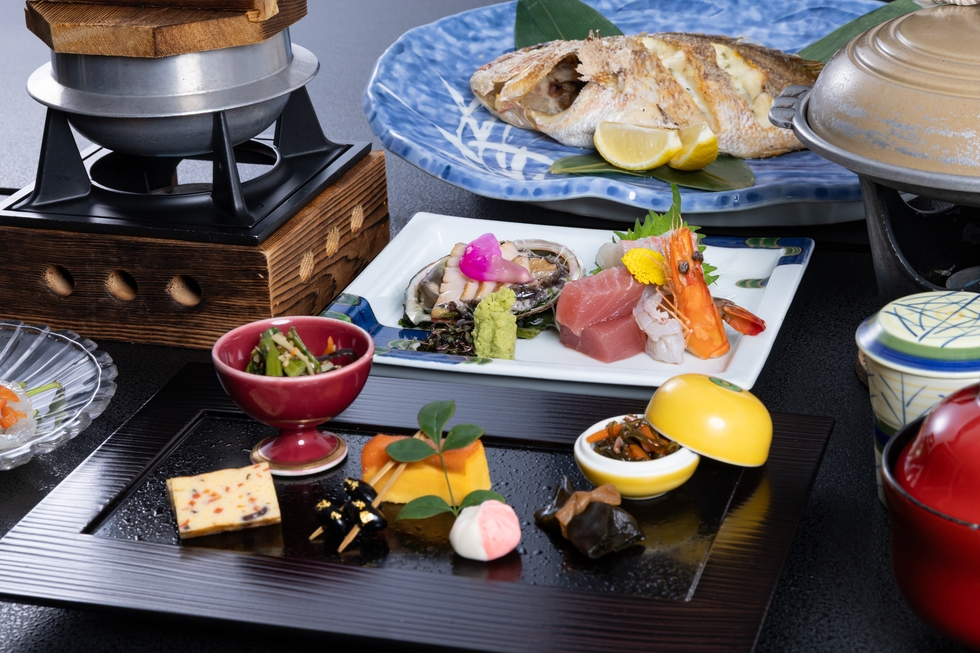 【Free Flow Stay】 ご夕食時はドリンクフリーを楽しんで♪鮑のお造りが付いたシンプル会席