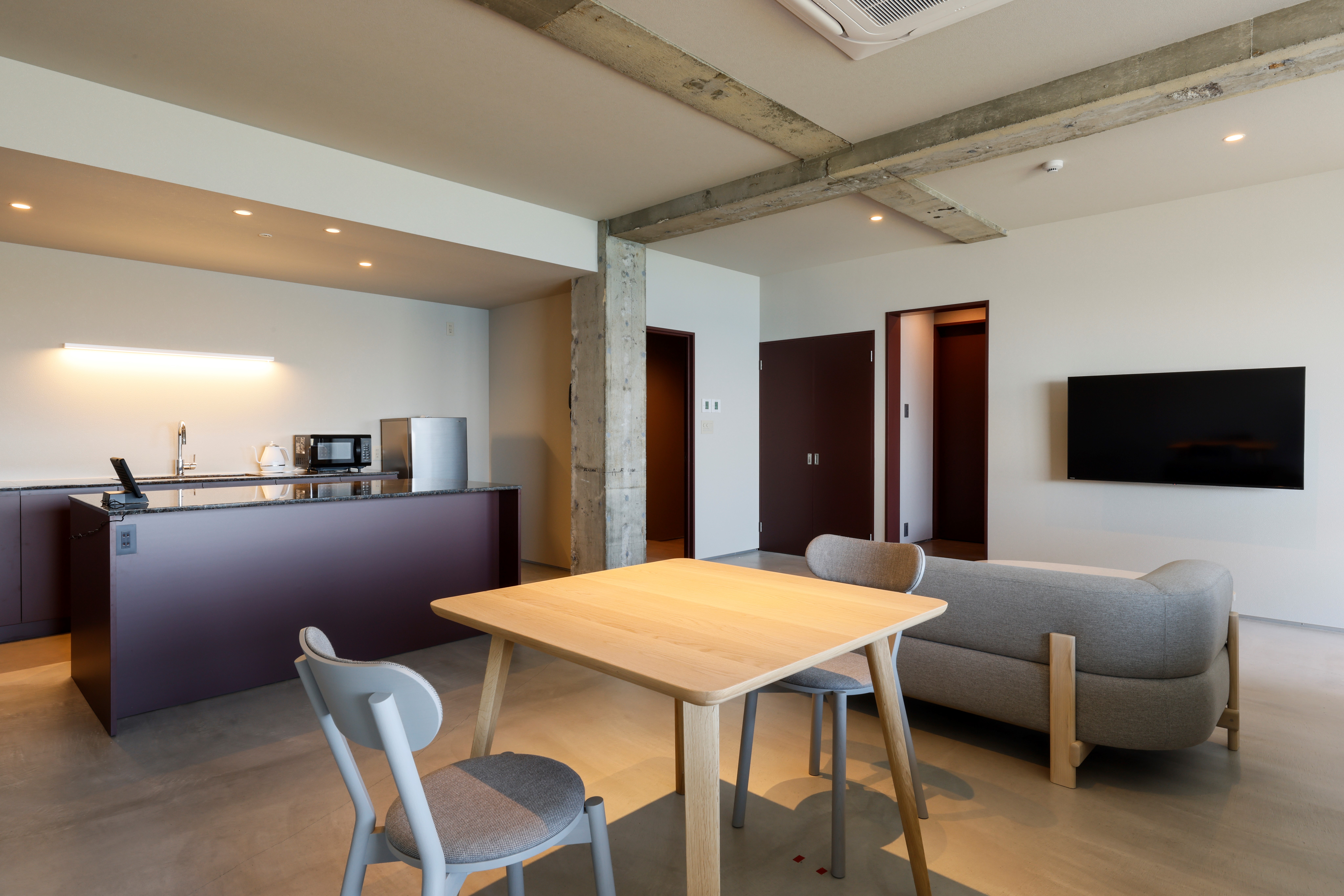 【紫陽花】海と離島を望むデラックスルームでおくつろぎください。