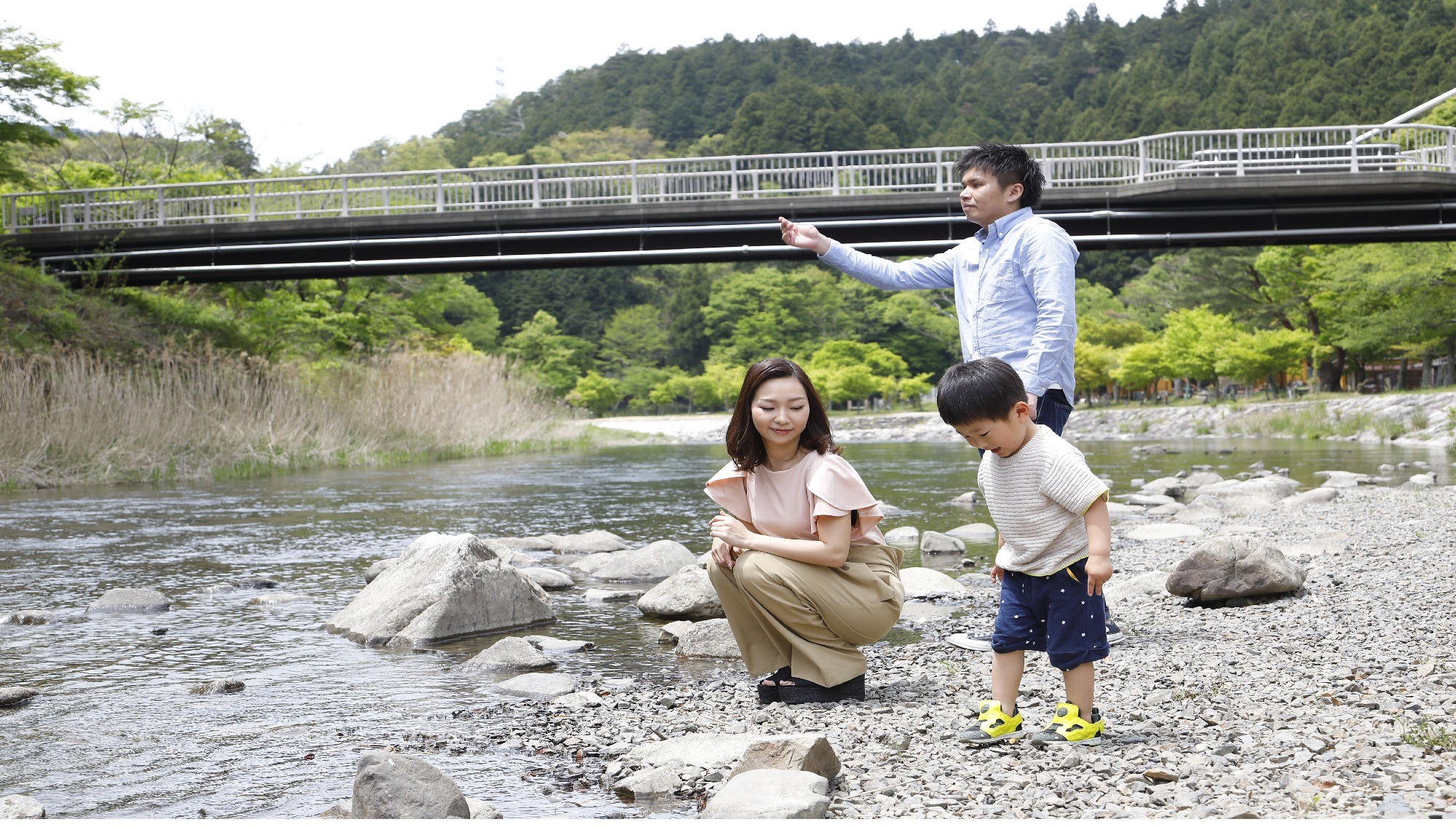 夏には野洲川で川遊び